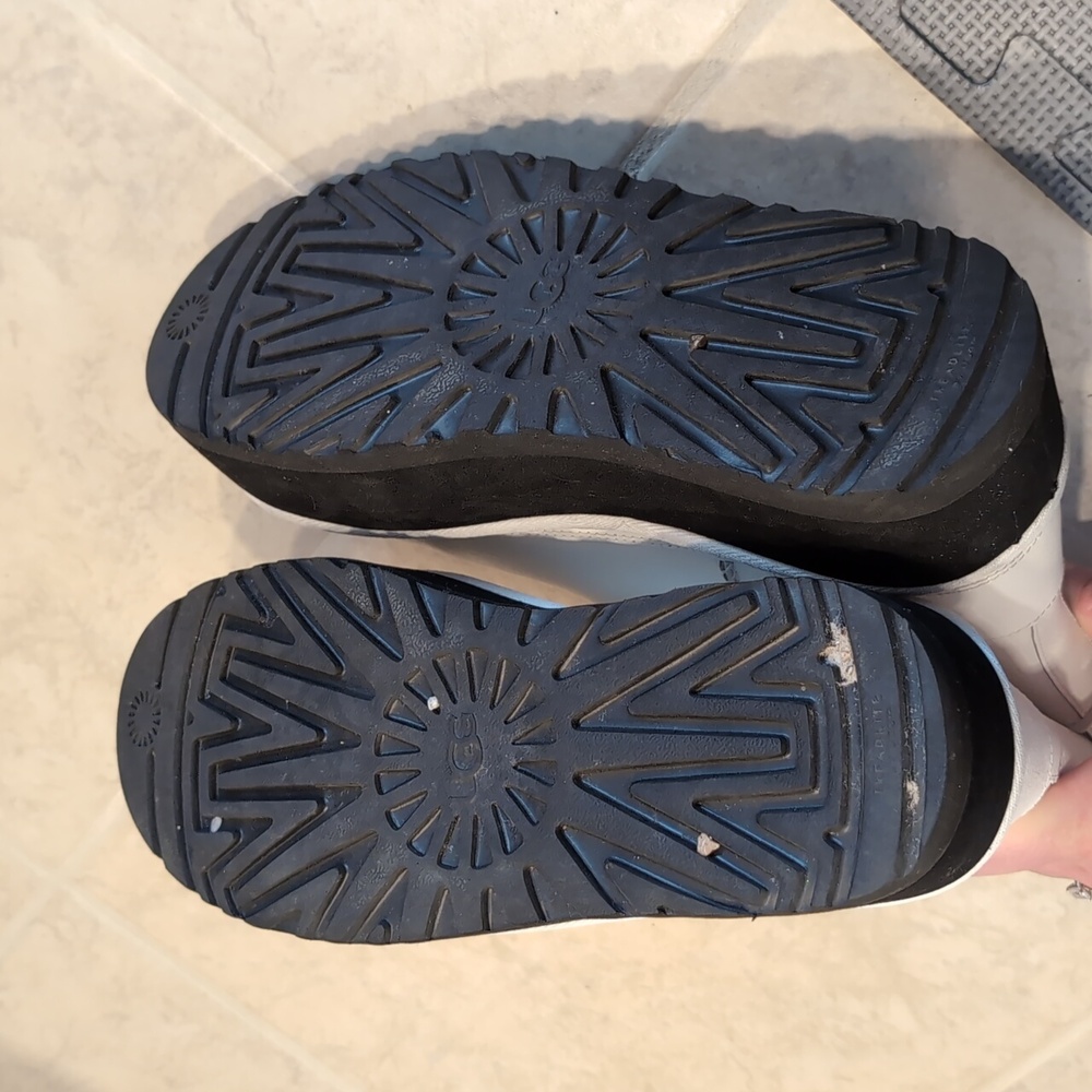 UGG Neumal Platform Chelsea Women's White Boots - Picture 5 of 10